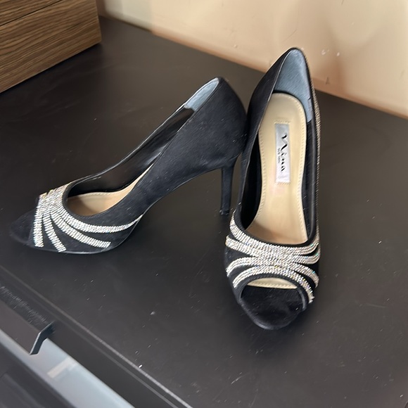 Black Nina New York has peep toe. Never worn (except around the house). - Picture 2 of 4